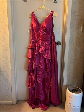 Elegant Fuchsia V-Neck Ruffled Evening Dress